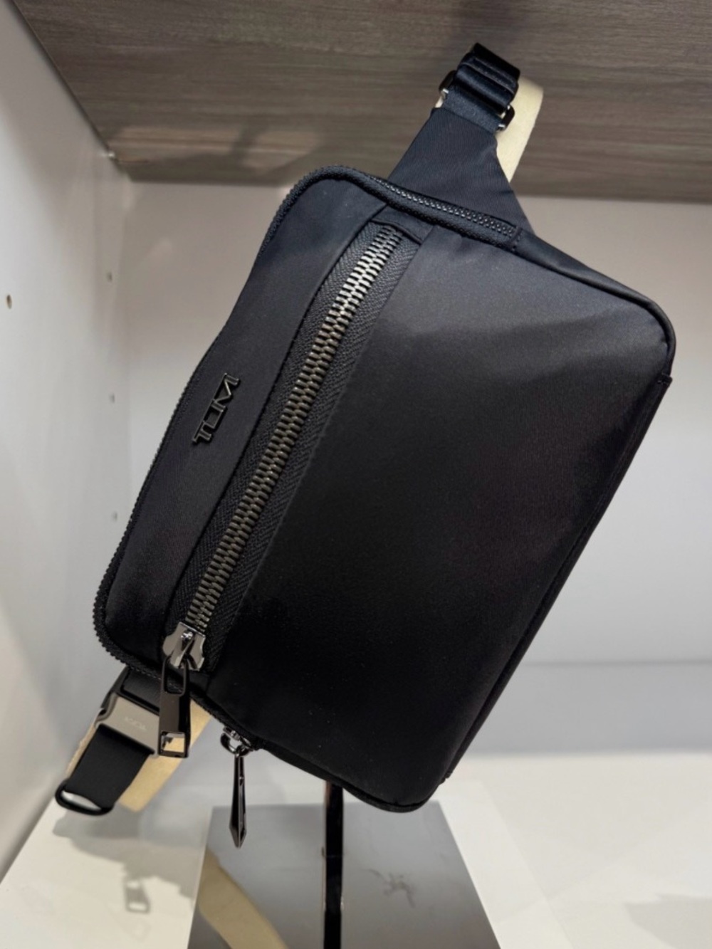 NEW Tumi Voyageur SEDONA 7.5” Nylon Crossbody Sling Waist Pack BLACK w/ GUNMETAL